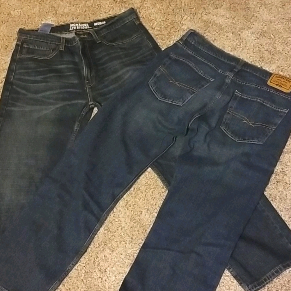 2 pairs of Mens signature Levi Strauss 34/30